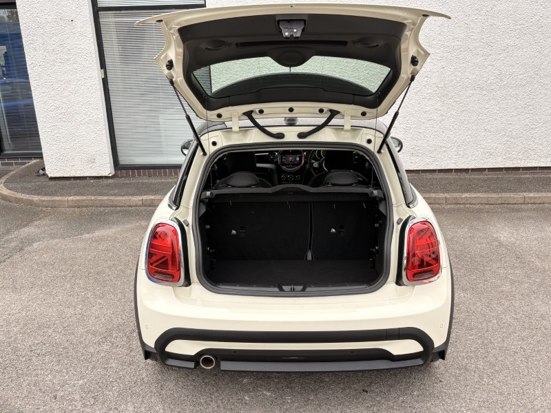 2022 (72) MINI HATCHBACK 1.5 Cooper Classic 3dr Auto 5289832