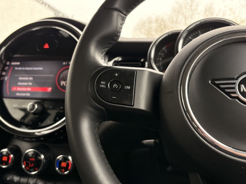 2022 (72) MINI HATCHBACK 1.5 Cooper Classic 3dr Auto 5289857