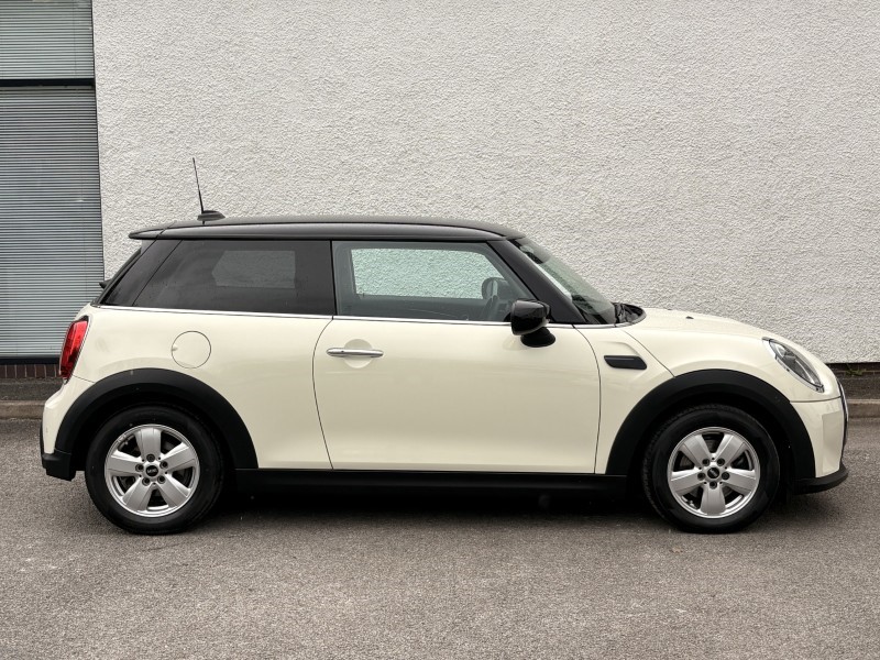 2022 (72) MINI HATCHBACK 1.5 Cooper Classic 3dr Auto 5289836