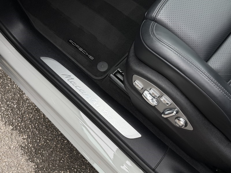 2019 (69) PORSCHE MACAN Turbo 5dr PDK 5271324
