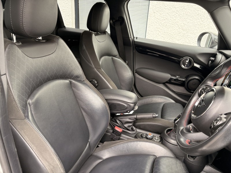 2019 (19) MINI HATCHBACK 2.0 Cooper S Sport II 5dr Auto 5688598