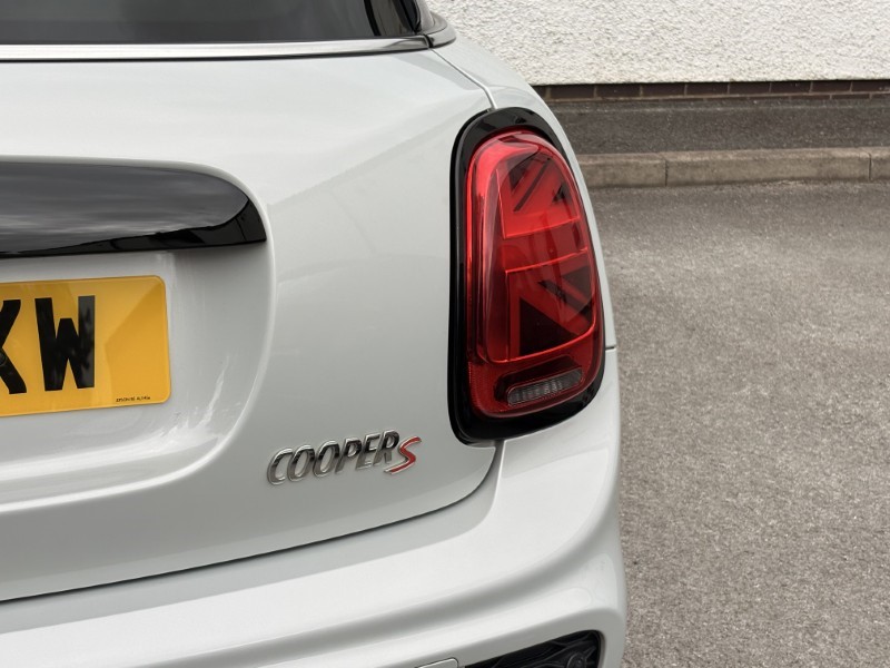 2019 (19) MINI HATCHBACK 2.0 Cooper S Sport II 5dr Auto 5688587