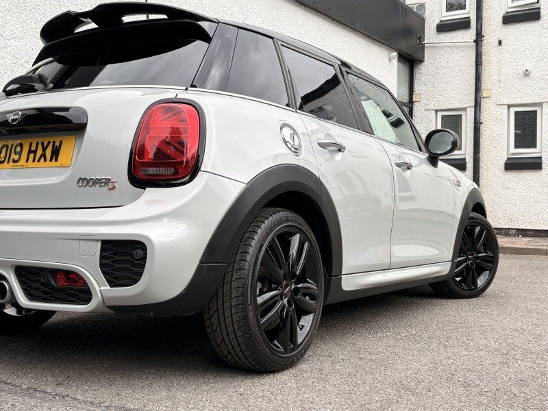2019 (19) MINI HATCHBACK 2.0 Cooper S Sport II 5dr Auto 5688593