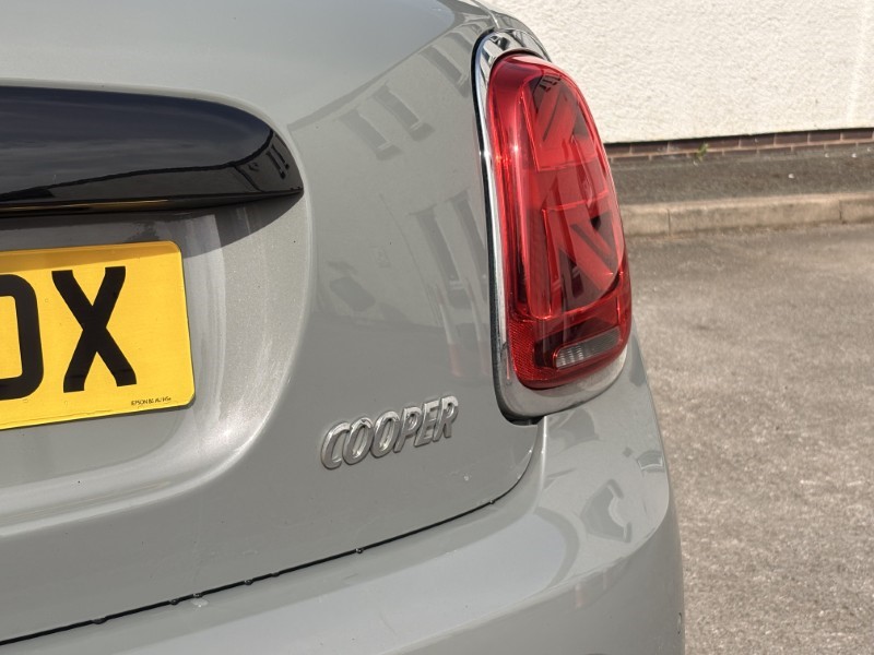 2022 (22) MINI HATCHBACK 1.5 Cooper Classic 3dr 5384095