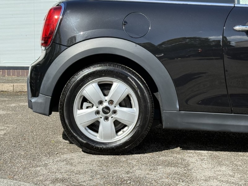 2021 (21) MINI HATCHBACK 1.5 Cooper Classic 3dr Auto 5397069