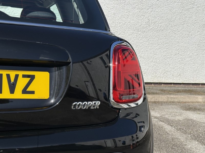 2021 (21) MINI HATCHBACK 1.5 Cooper Classic 3dr Auto 5397048