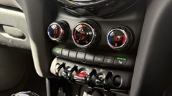 2021 (21) MINI HATCHBACK 1.5 Cooper Classic 3dr Auto 5397061