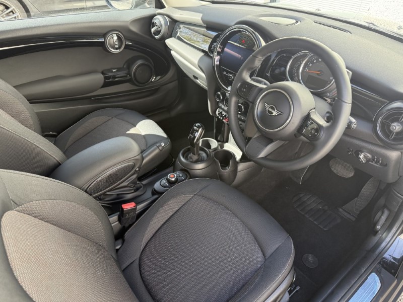 2021 (21) MINI HATCHBACK 1.5 Cooper Classic 3dr Auto 5397053