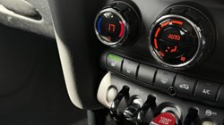 2021 (21) MINI HATCHBACK 1.5 Cooper Classic 3dr Auto 5397062