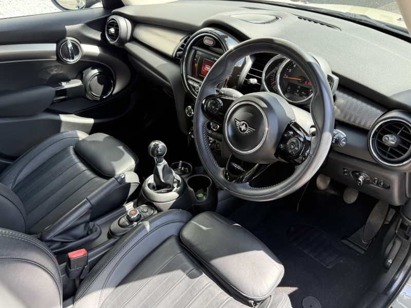 2020 (20) MINI HATCHBACK 1.5 Cooper Exclusive II 5dr 5449555