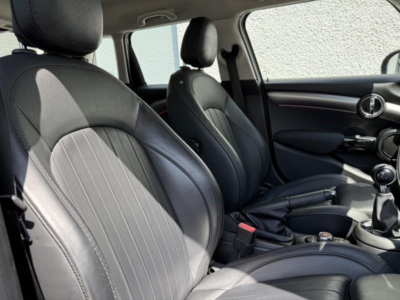 2020 (20) MINI HATCHBACK 1.5 Cooper Exclusive II 5dr 5449556