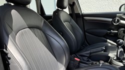 2020 (20) MINI HATCHBACK 1.5 Cooper Exclusive II 5dr 5449556