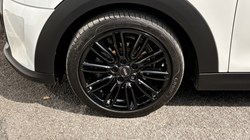2024 (24) MINI HATCHBACK 1.5 Cooper Exclusive Premium 3dr Auto 5448701