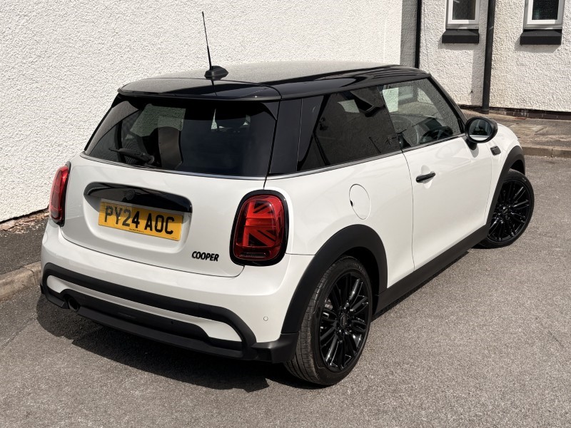 2024 (24) MINI HATCHBACK 1.5 Cooper Exclusive Premium 3dr Auto 5448704