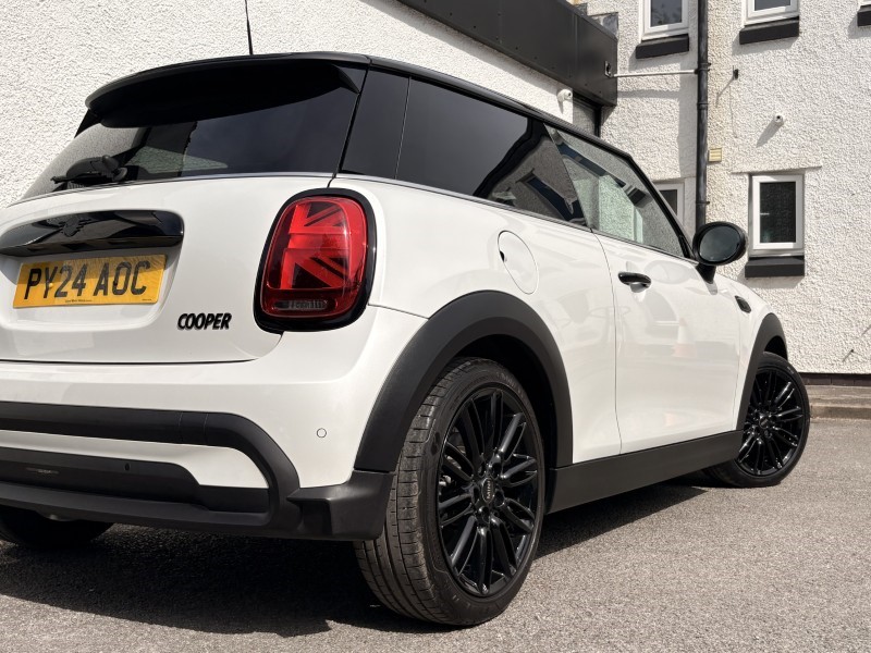 2024 (24) MINI HATCHBACK 1.5 Cooper Exclusive Premium 3dr Auto 5448705