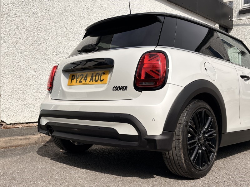 2024 (24) MINI HATCHBACK 1.5 Cooper Exclusive Premium 3dr Auto 5448706