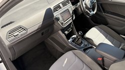 2017 (17) VOLKSWAGEN TIGUAN 2.0 TDi 150 4Motion R-Line 5dr 5485368