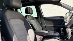 2017 (17) VOLKSWAGEN TIGUAN 2.0 TDi 150 4Motion R-Line 5dr 5485362