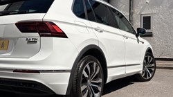 2017 (17) VOLKSWAGEN TIGUAN 2.0 TDi 150 4Motion R-Line 5dr 5485359