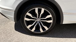 2017 (17) VOLKSWAGEN TIGUAN 2.0 TDi 150 4Motion R-Line 5dr 5485355