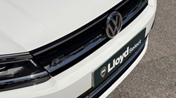 2017 (17) VOLKSWAGEN TIGUAN 2.0 TDi 150 4Motion R-Line 5dr 5485386