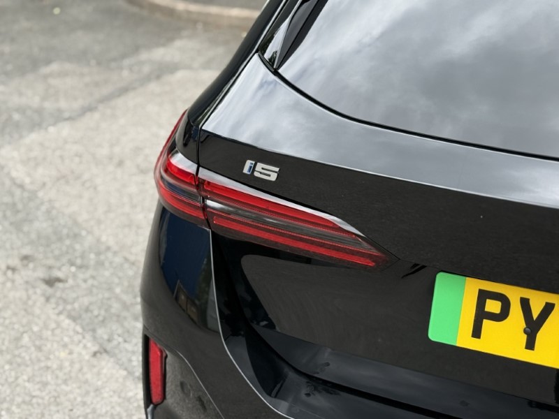 2025 (75) BMW I5 250kW eDr40 M Sport Pro 84kWh 5dr Auto Tech PLUS/Comf PLUS 5511868