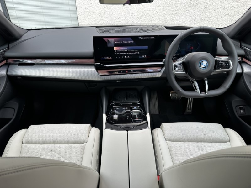 2025 (75) BMW I5 250kW eDr40 M Sport Pro 84kWh 5dr Auto Tech PLUS/Comf PLUS 5486947