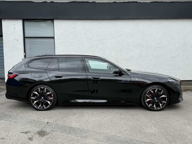 2025 (75) BMW I5 250kW eDr40 M Sport Pro 84kWh 5dr Auto Tech PLUS/Comf PLUS 5511859