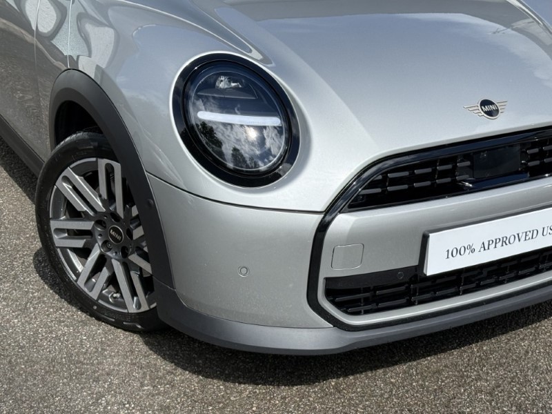 2025 (75) MINI COOPER 1.5 C Classic 3dr Auto 5490492