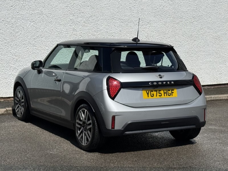 2025 (75) MINI COOPER 1.5 C Classic 3dr Auto 5490473