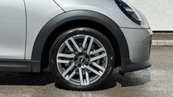 2025 (75) MINI COOPER 1.5 C Classic 3dr Auto 5490484