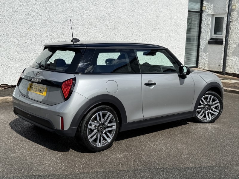 2025 (75) MINI COOPER 1.5 C Classic 3dr Auto 5490487
