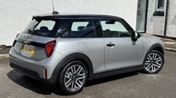 2025 (75) MINI COOPER 1.5 C Classic 3dr Auto 5490487
