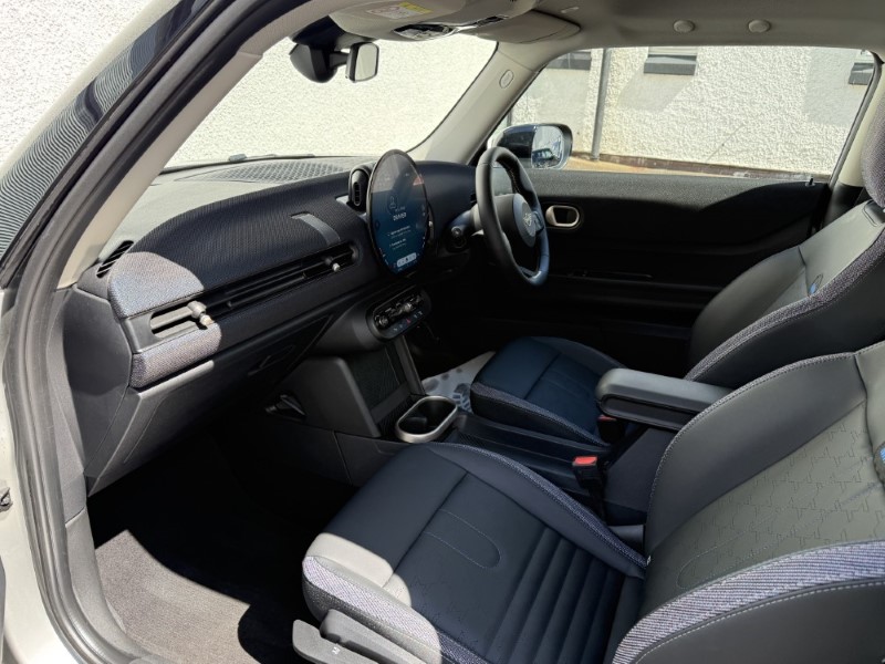 2025 (75) MINI COOPER 1.5 C Classic 3dr Auto 5490477