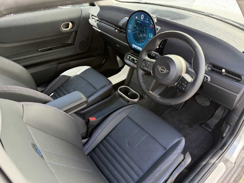 2025 (75) MINI COOPER 1.5 C Classic 3dr Auto 5490479