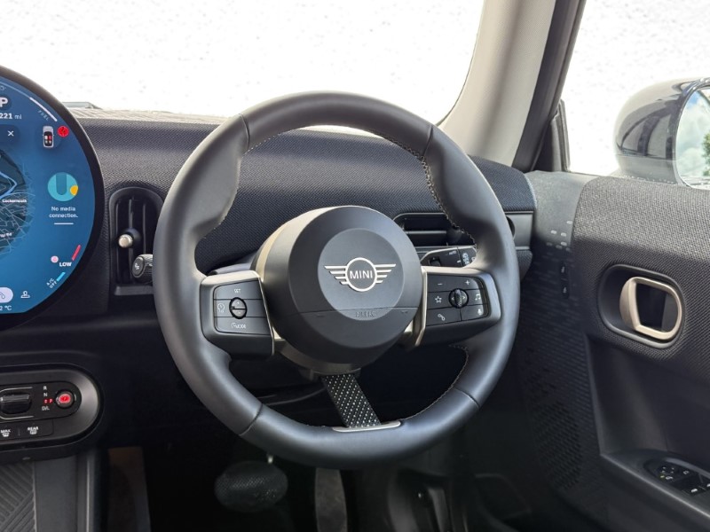 2025 (75) MINI COOPER 1.5 C Classic 3dr Auto 5490481