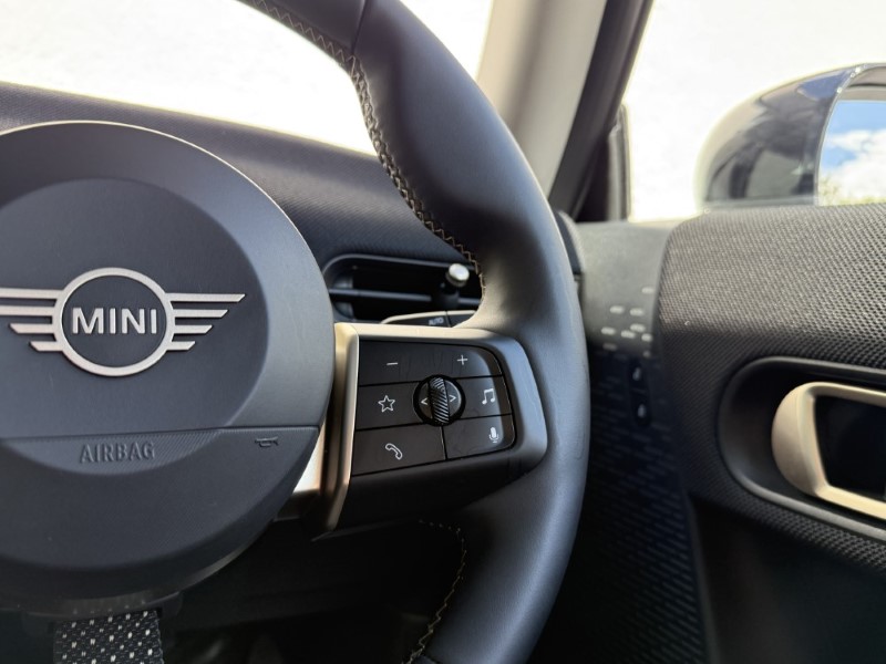 2025 (75) MINI COOPER 1.5 C Classic 3dr Auto 5490472