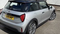 2025 (75) MINI COOPER 1.5 C Classic 3dr Auto 5490489