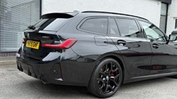 2025 (75) BMW 3 SERIES 320i M Sport 5dr Step Auto 5532149