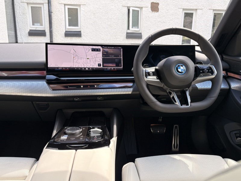 2026 (26) BMW 5 SERIES 530e M Sport Pro 4dr Auto 5796255