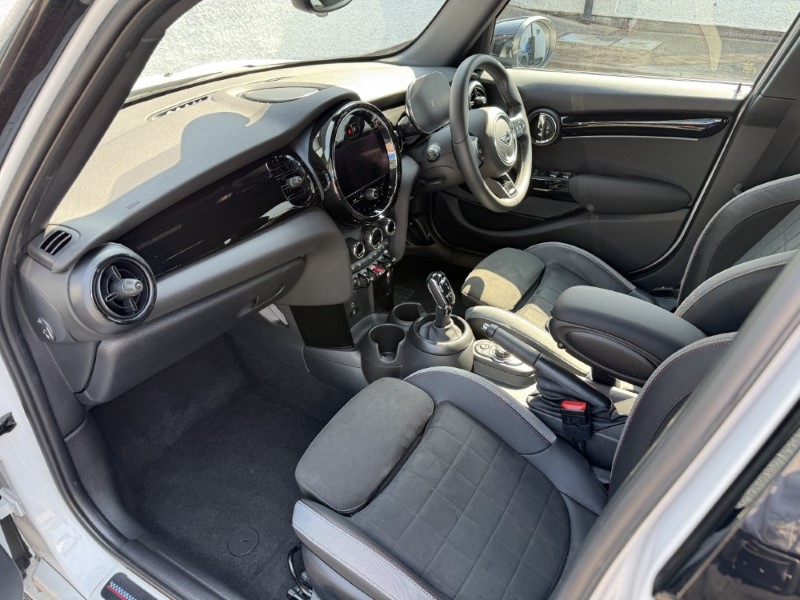 2023 (73) MINI HATCHBACK 1.5 Cooper Sport Premium 5dr Auto 5549178