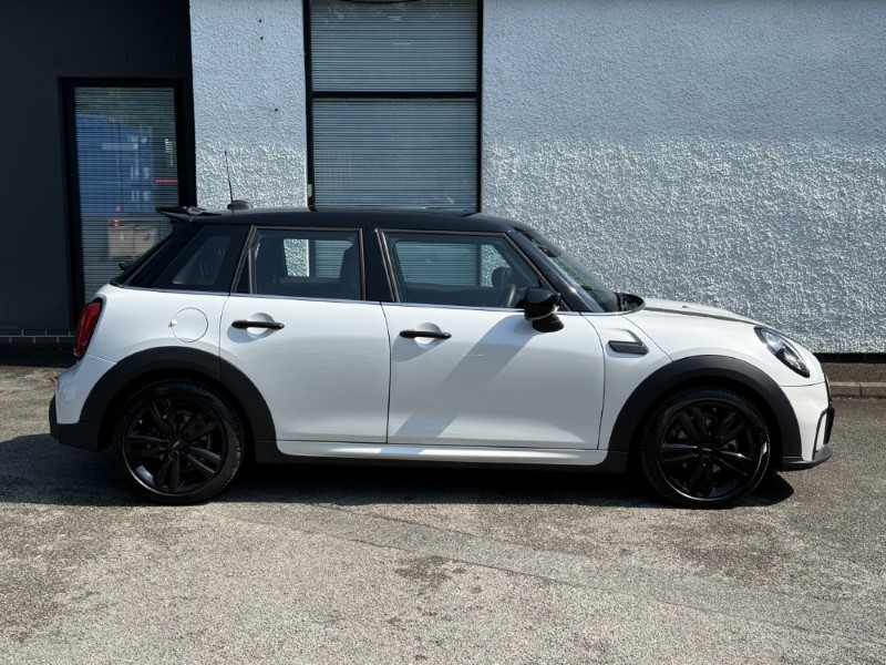 2023 (73) MINI HATCHBACK 1.5 Cooper Sport Premium 5dr Auto 5549196