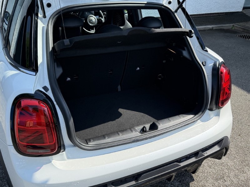 2023 (73) MINI HATCHBACK 1.5 Cooper Sport Premium 5dr Auto 5549307