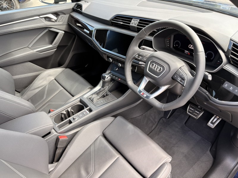 2024 (74) AUDI Q3 35 TFSI Black Edition 5dr S Tronic [20" Alloy] 5590384