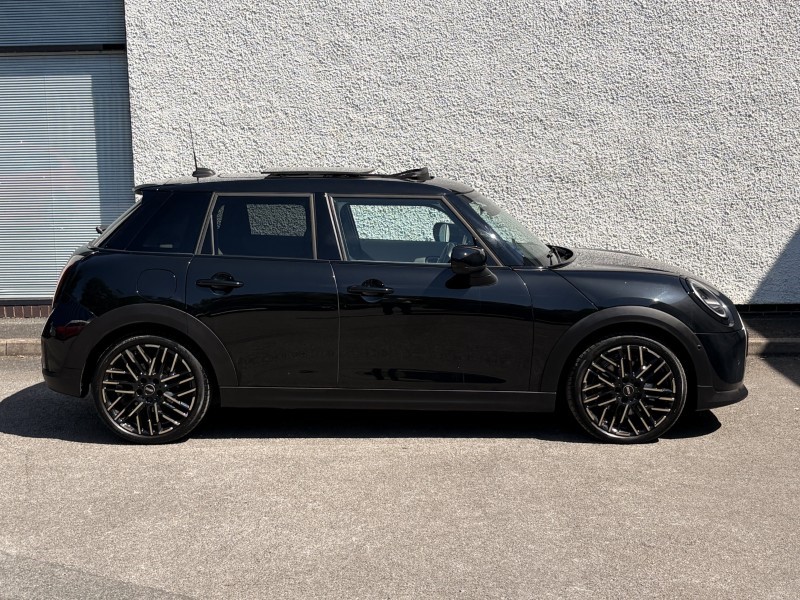 2024 (74) MINI COOPER 1.5 C Exclusive 5dr Auto 5602838