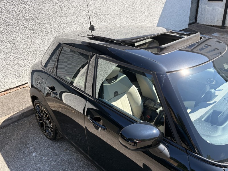 2024 (74) MINI COOPER 1.5 C Exclusive 5dr Auto 5602857