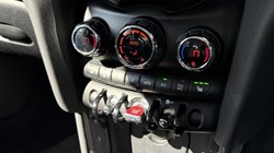 2019 (68) MINI HATCHBACK 1.5 Cooper Classic II 3dr 5629400