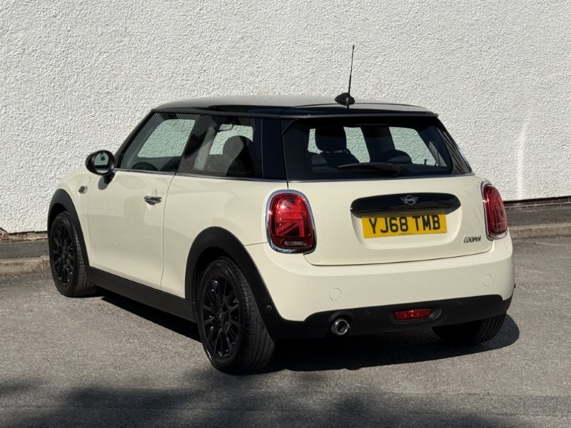 2019 (68) MINI HATCHBACK 1.5 Cooper Classic II 3dr 5629411