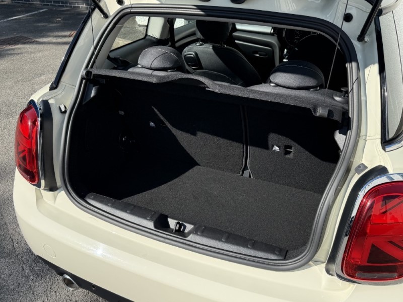 2019 (68) MINI HATCHBACK 1.5 Cooper Classic II 3dr 5629415