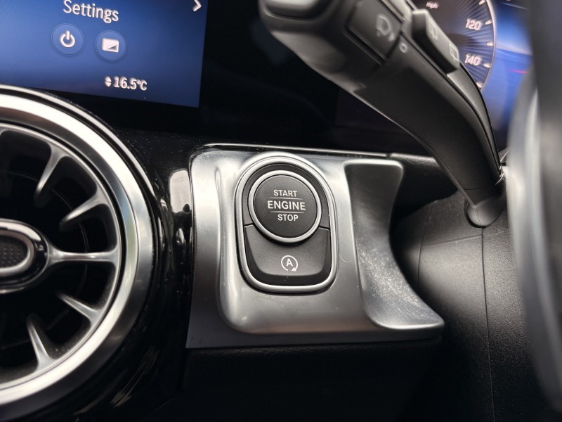 2024 (24) MERCEDES-BENZ GLB 220d 4Matic AMG Line Premium 5dr 8G-Tronic 5654360